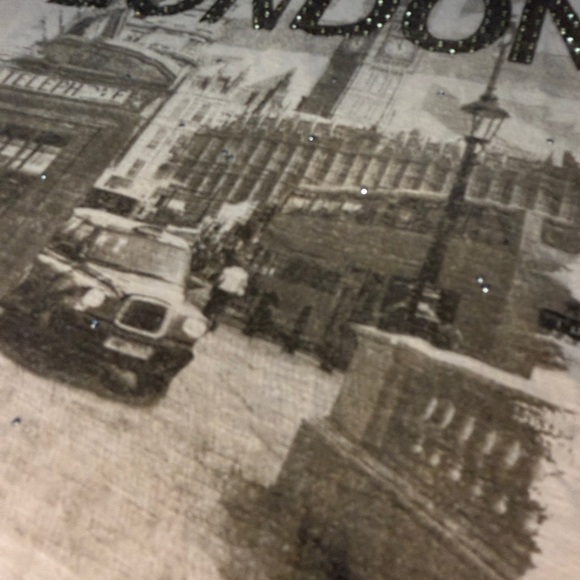 Style & Co London Graphic Tee with Handkerchief Hem - Size Medium - Picture 5 of 6